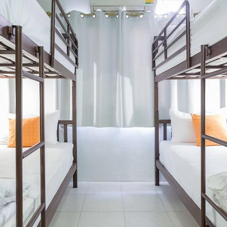 Asok Montri Hostel Bangkok Exterior photo