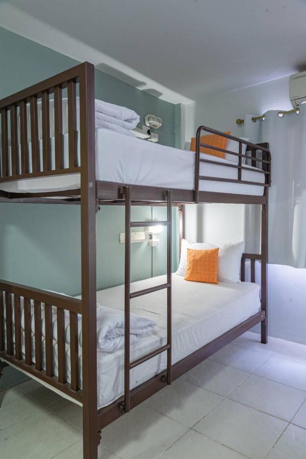 Asok Montri Hostel Bangkok Exterior photo