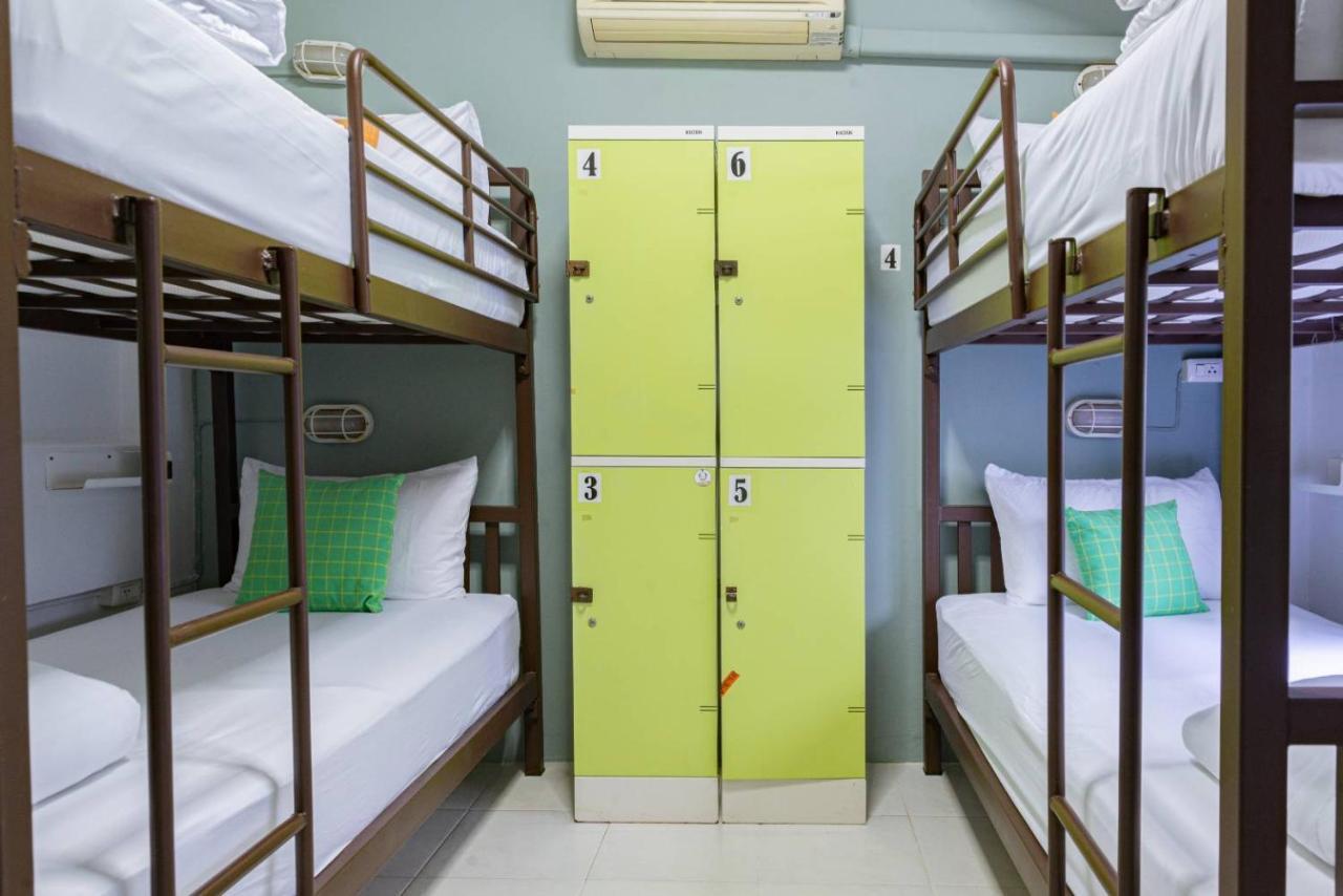 Asok Montri Hostel Bangkok Exterior photo