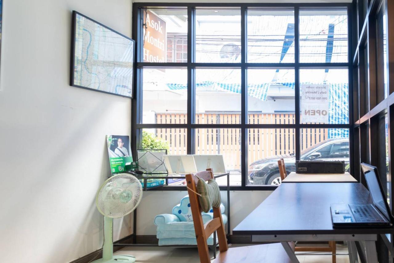 Asok Montri Hostel Bangkok Exterior photo