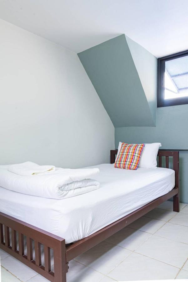 Asok Montri Hostel Bangkok Exterior photo