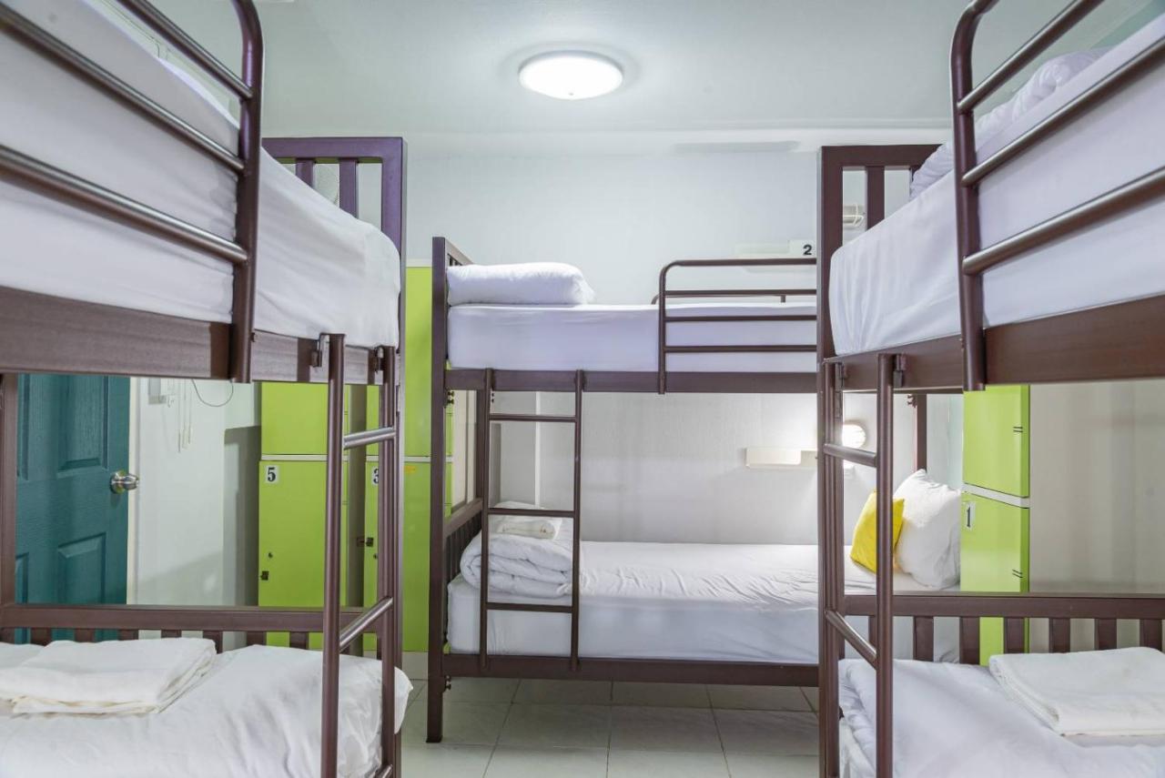 Asok Montri Hostel Bangkok Exterior photo