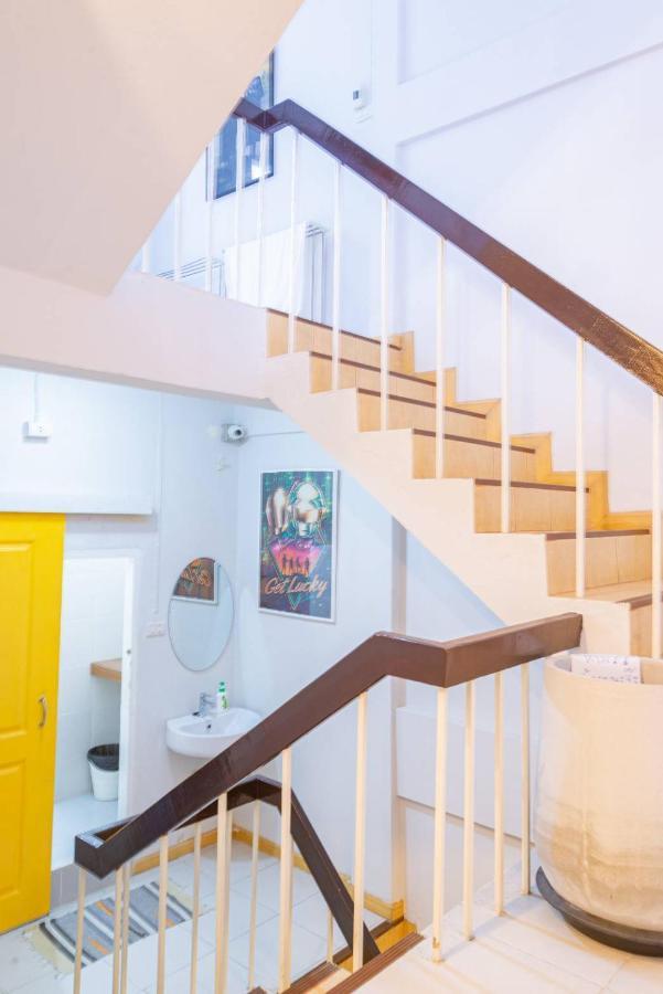 Asok Montri Hostel Bangkok Exterior photo