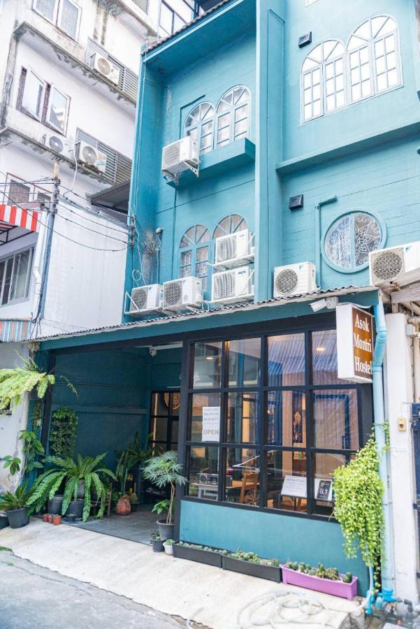 Asok Montri Hostel Bangkok Exterior photo