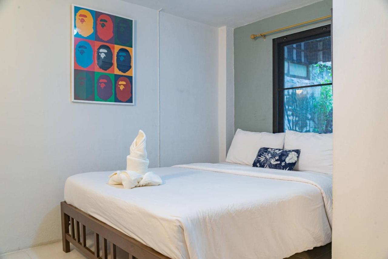 Asok Montri Hostel Bangkok Exterior photo