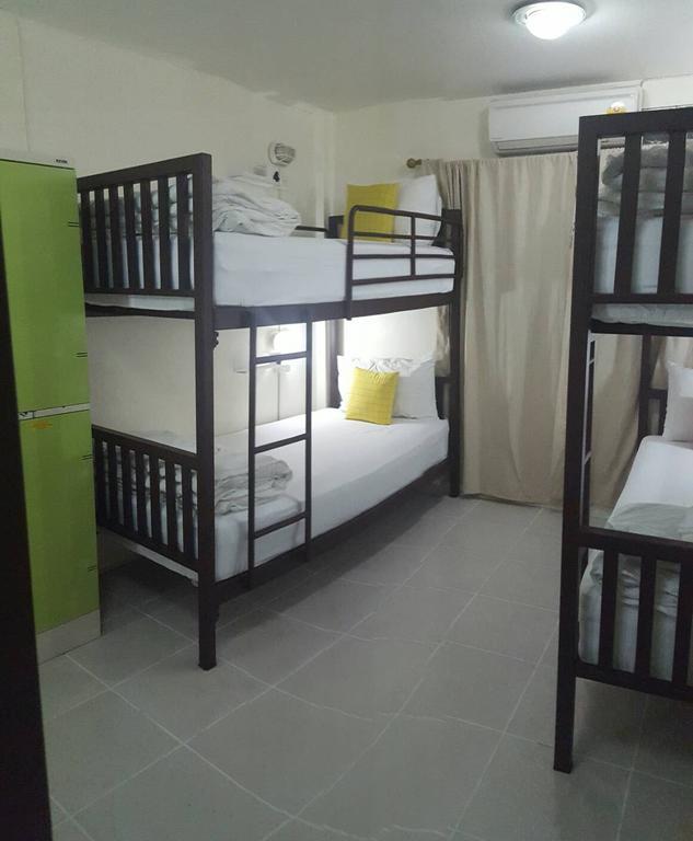 Asok Montri Hostel Bangkok Exterior photo