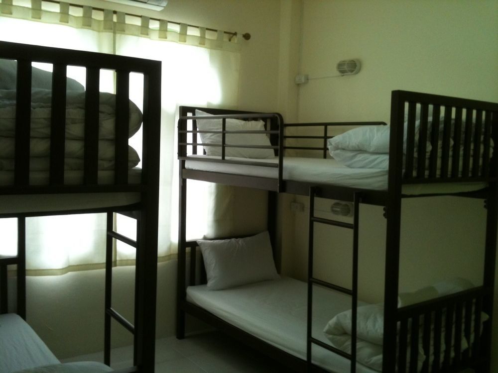 Asok Montri Hostel Bangkok Exterior photo
